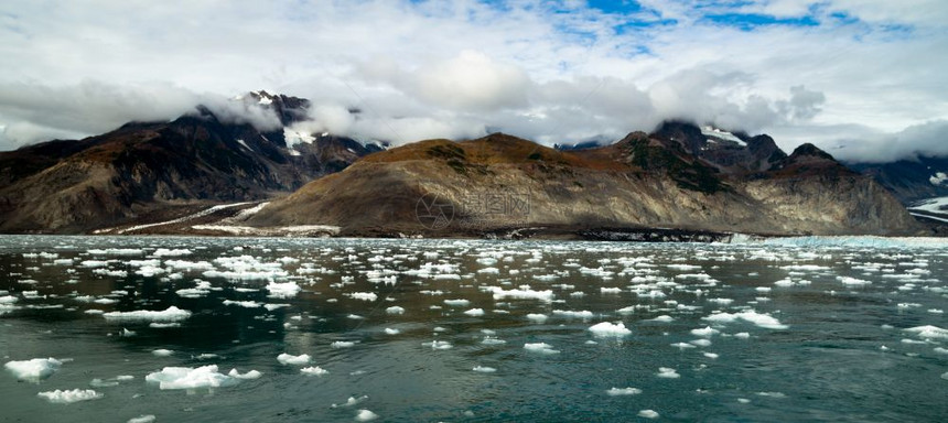 Aialik冰川流向同一名称的海湾排出哈丁冰场图片