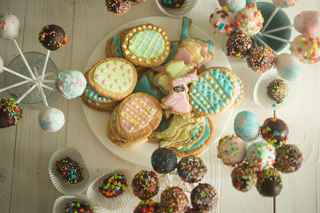 糖果蛋糕和饼干的组合图片