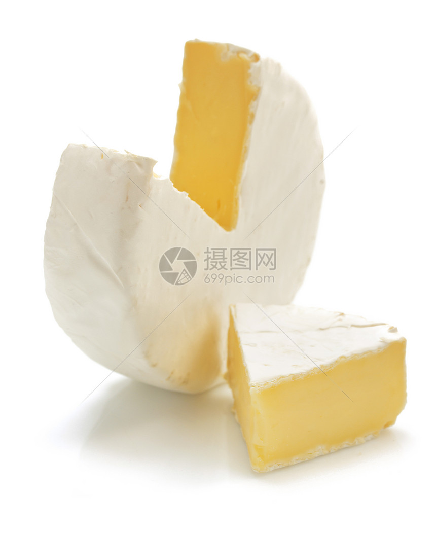 白色背景上分离的奶酪片图片