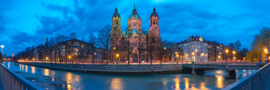 德国慕尼黑圣卢卡斯教堂慕尼黑最大的新教堂圣卢卡斯全景德国巴伐利亚伊萨尔河夜间德国巴伐利亚图片