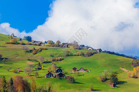 美丽的小山棚瑞士欧洲图片