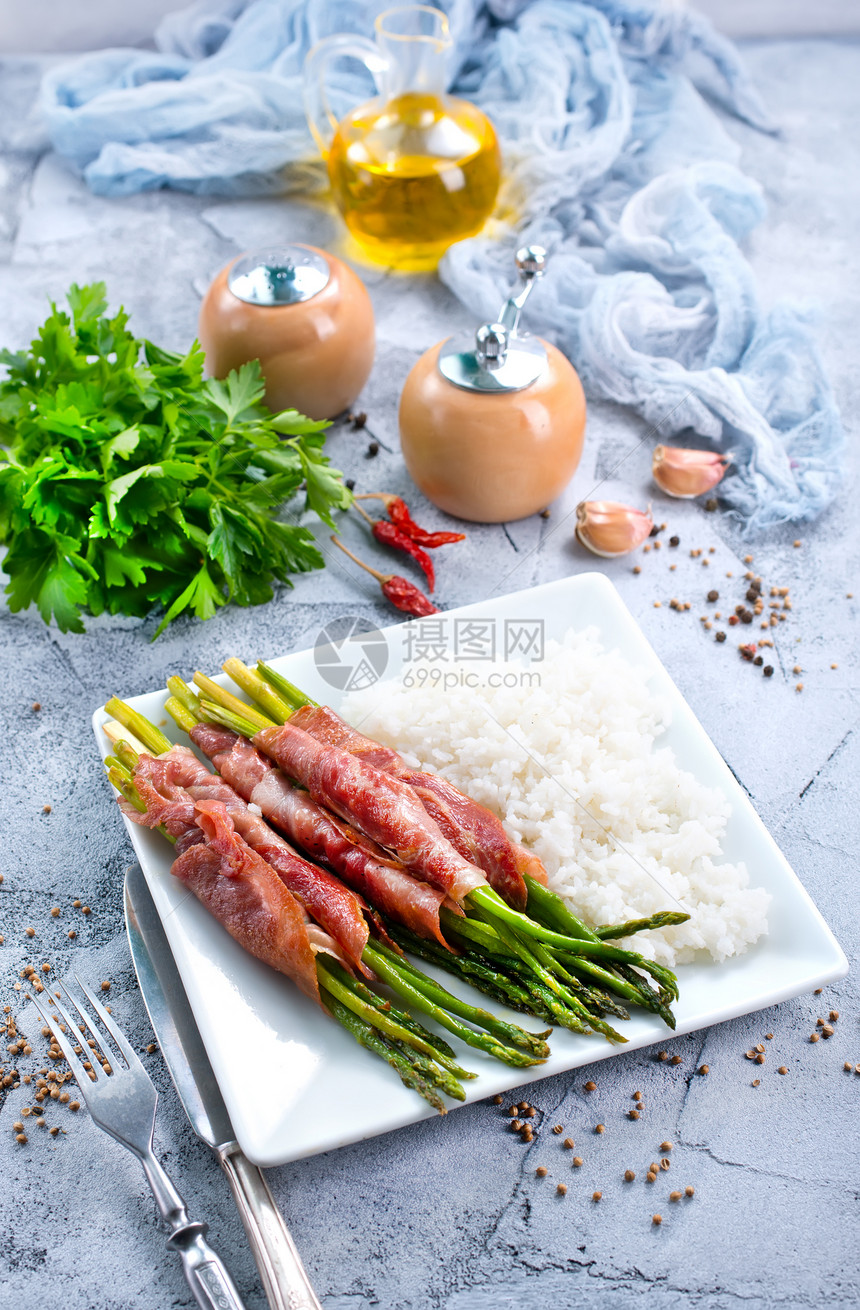 煮饭肉和绿色羊图片