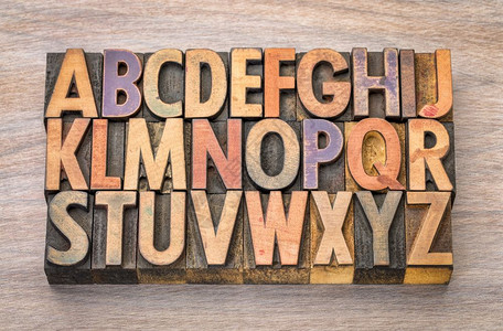 以旧印刷纸质木材类型块取代谷状木材的英文字母摘要图片