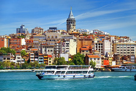 伊斯坦布尔市风景加拉塔和土耳其金角湾的船高清图片