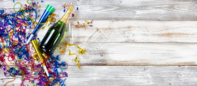 新年晚会装饰和香槟图片