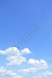 有云的蓝天空复制间构成背景图片