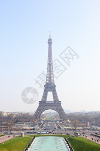 埃菲尔铁塔早上在法国巴黎图片