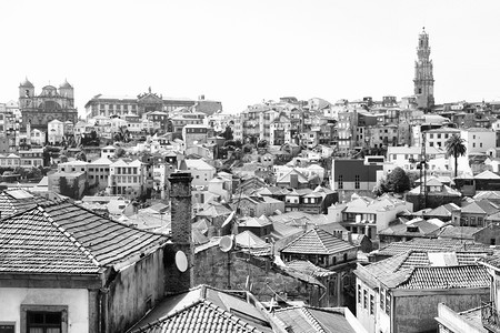 葡萄牙波尔多老城的全景图片