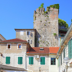 黑山塞格诺维旧堡垒的房屋和废墟图片