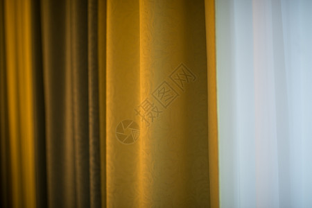 折叠窗帘金色图片