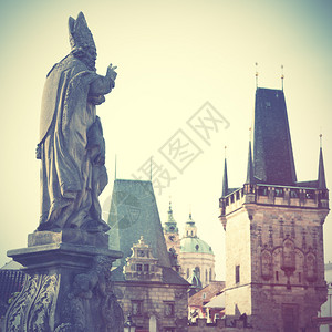 在布拉格的Charles桥上的雕像切奇布拉格图片