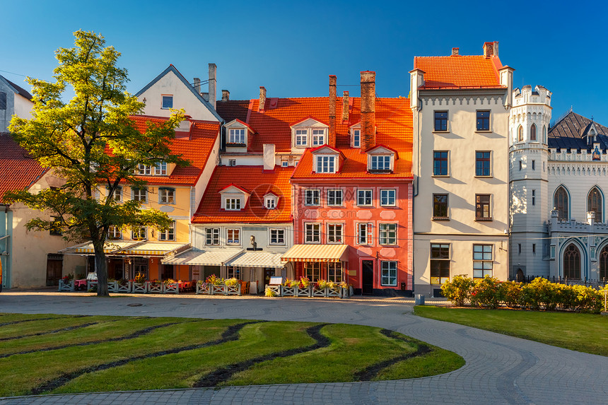 拉脱维亚里加老城市广场对拉脱维亚里加老城市广场上明亮的旧式房屋表示不满图片