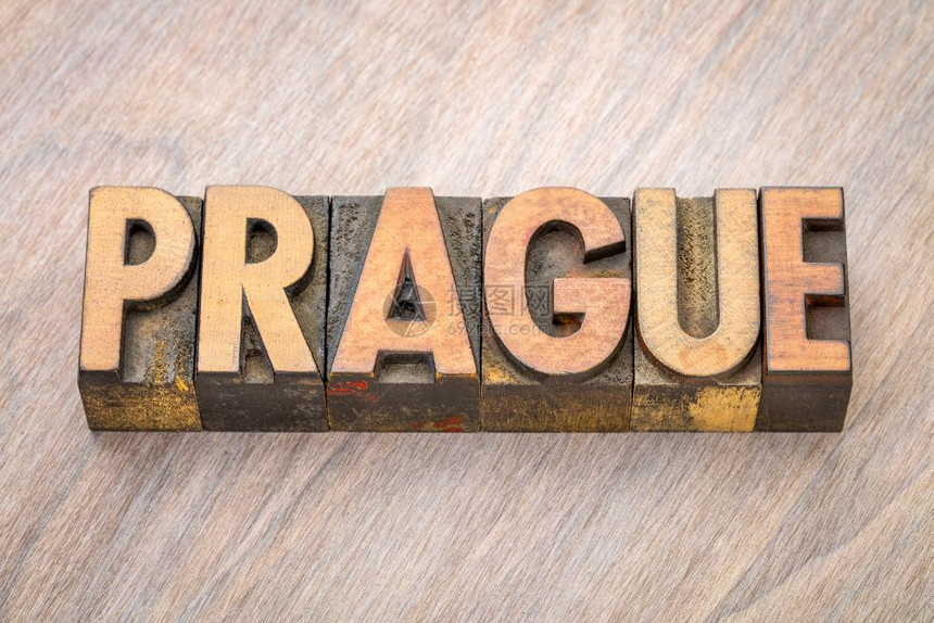 在旧式印刷纸质木型板打块中的布拉格字摘要图片