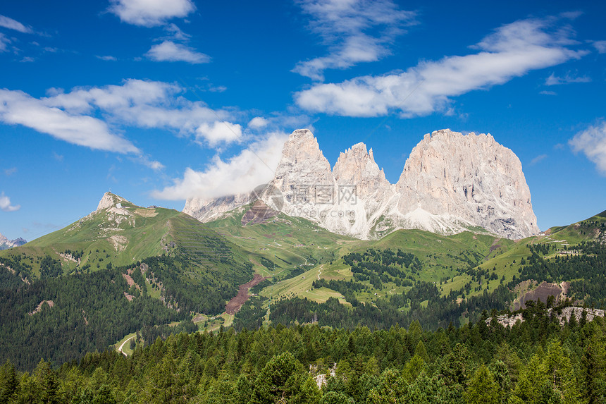 意大利多洛米特阿尔卑斯山夏季谷图片