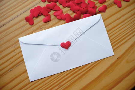 情人节日情信封以木形背景为红心复制空格背景图片