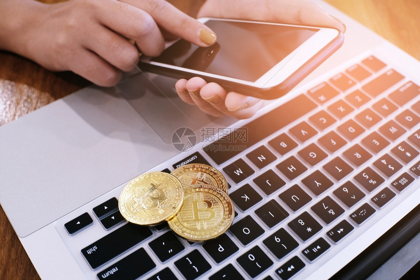 GoldenBittcoin金比特币加密货Etheum商业金融和技术概念图片