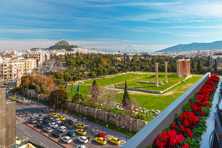 奥林匹斯山希腊雅典的空中城市观希腊雅典的空中城市观与鲁因和奥林匹安宙斯寺柱背景为利卡贝图斯山希腊雅典的空中城市观和奥林匹安宙斯寺柱背景
