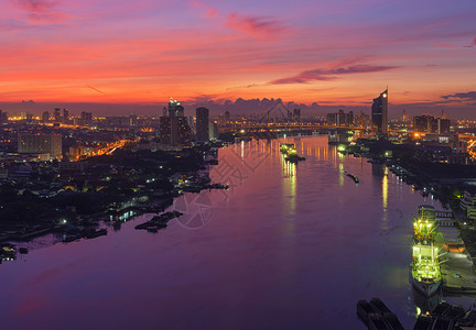 泰国曼谷Sunrise的ChaoPhraya河图片