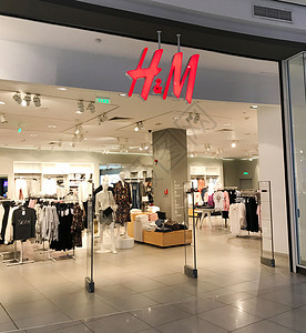 嗯嗯保加利亚布尔斯2018年3月9日MallGalleriaBurgas的HM商店HM是一家瑞典多国服装零售公司背景