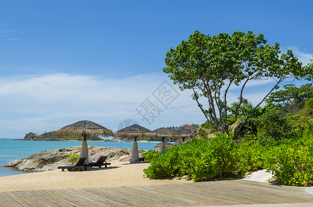 睡在泰国蓝天上美丽的海滩普吉岛高清图片素材