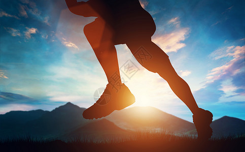 日落时人们在山上奔跑近距离接户外体育活动日落时人们在山上奔跑背景图片