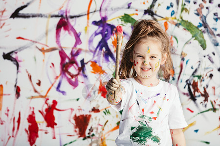 彩色油漆刷子可爱的孩子涂上彩色料刷子背景