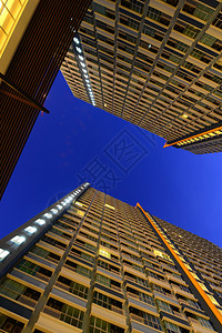 摩天大楼和空的蓝色颜图片