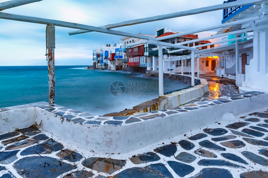 日出时在乔拉密科诺斯市米岛希腊风米科诺斯希腊小威尼斯岛米科诺或小威尼的著名景象图片