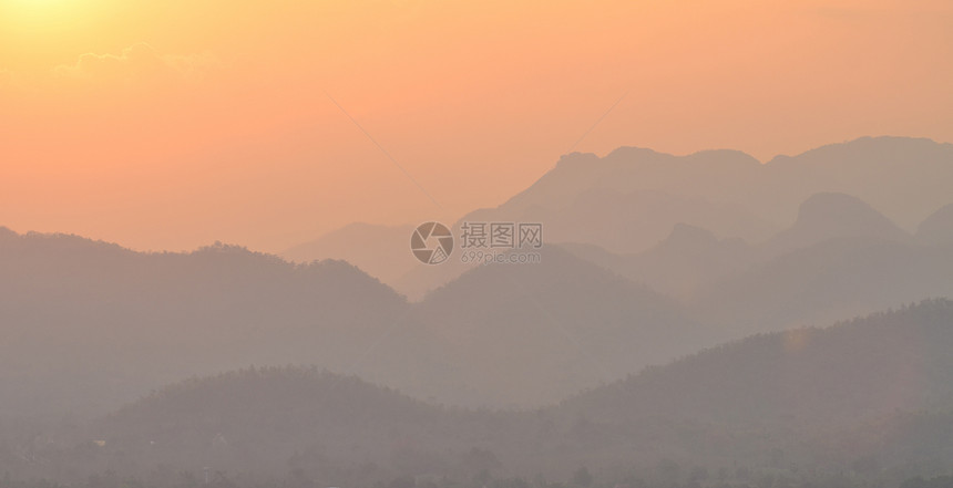 山区日落图片