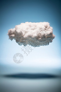 蓝色背景的一个云天气和数字的概念棉花手工制作的蓝色背景一个云图片