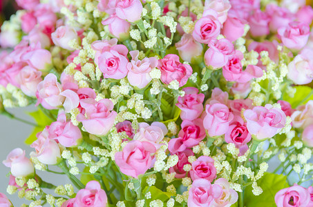 玫瑰花丛的婚礼束图片