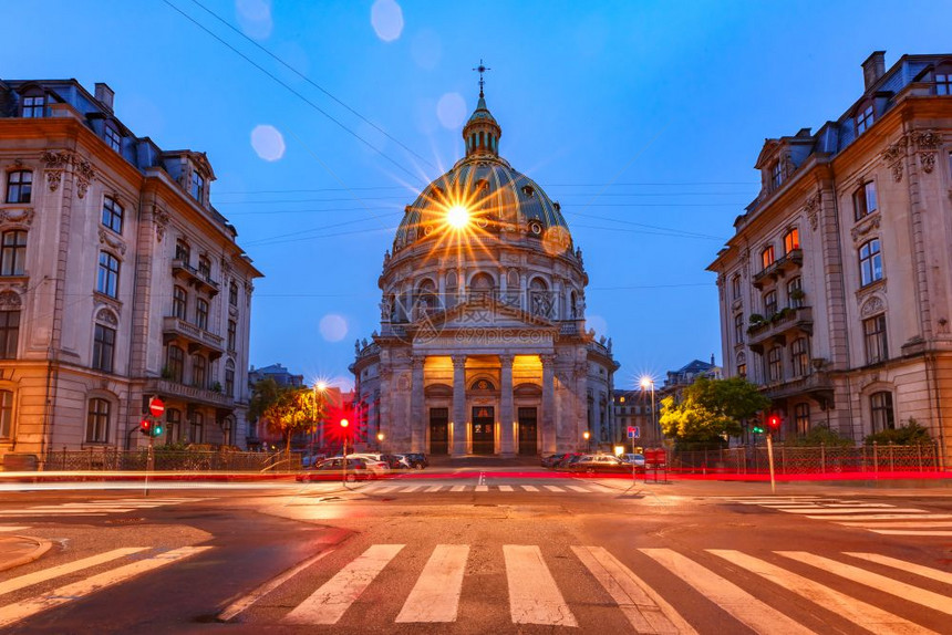 夜间FrederiksChurch或MarbleChurch丹麦首都哥本哈根MarbleChurch丹麦哥本哈根图片