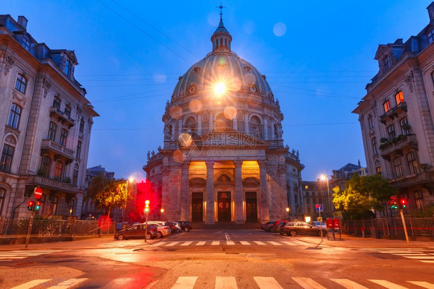 夜间FrederiksChurch或MarbleChurch丹麦首都哥本哈根MarbleChurch丹麦哥本哈根图片