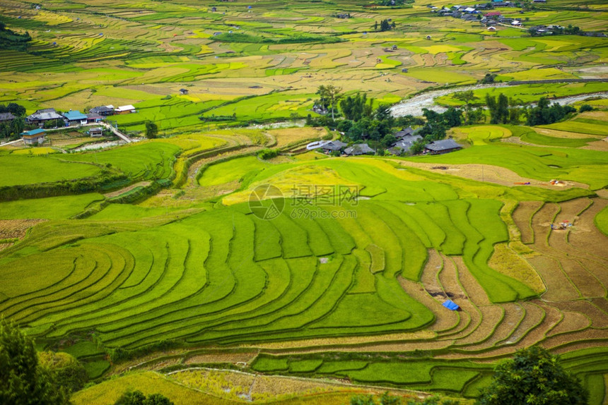 田地准备种植大米LimMongHuyenMuChangChaiNorthen越南图片