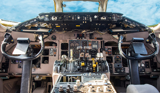 飞机控制舱速度高度表高清图片