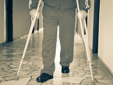 医院走廊残疾人图片