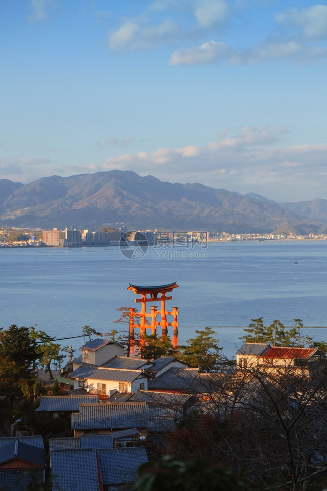 宫岛日本著名的漂浮托里城门图片