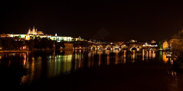布拉格夜间全景图片
