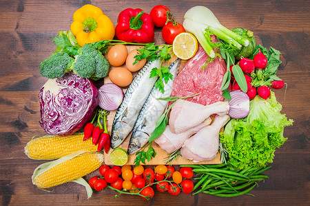 地中海食用鱼肉和蔬菜的背景图片