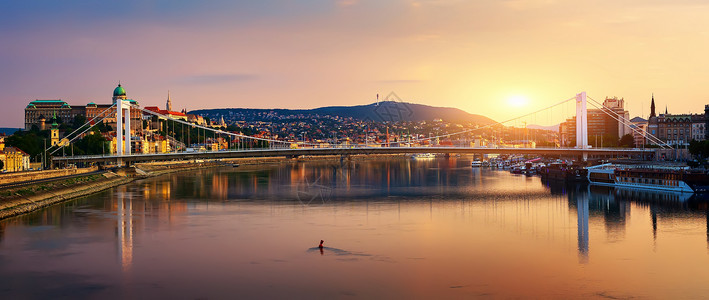 日落在匈牙利布达佩斯的伊丽莎白桥上图片