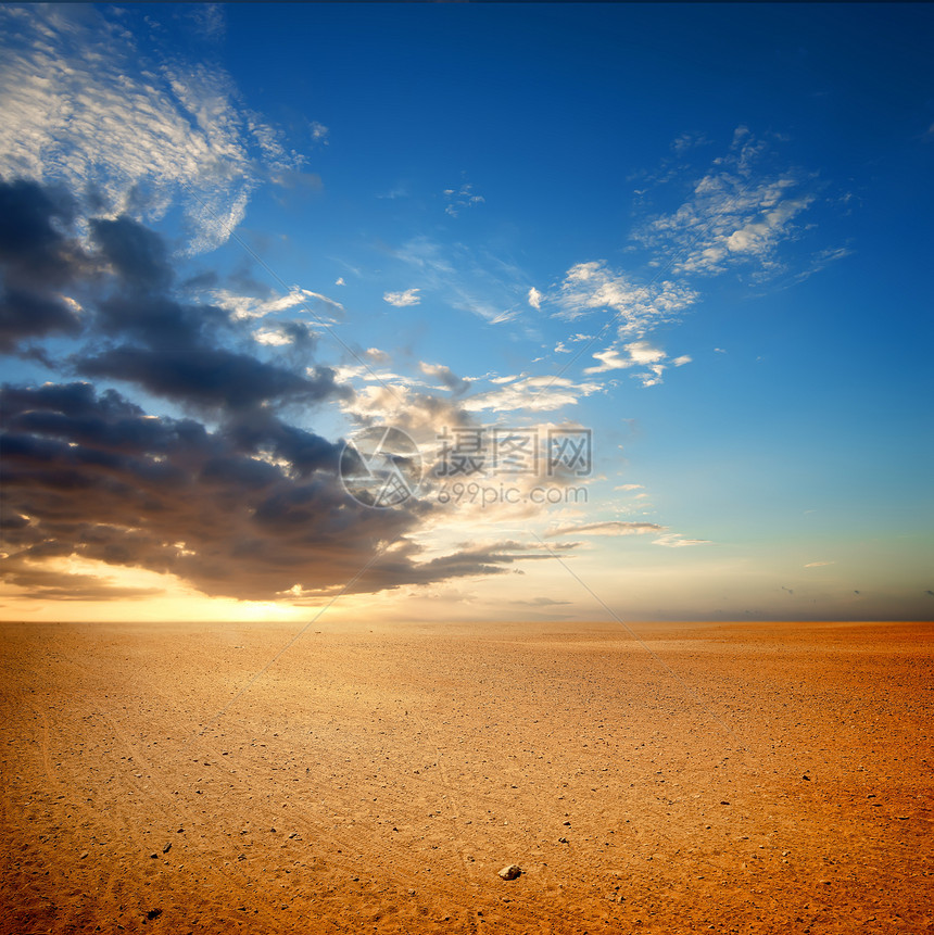 埃及日落时桑迪沙漠图片