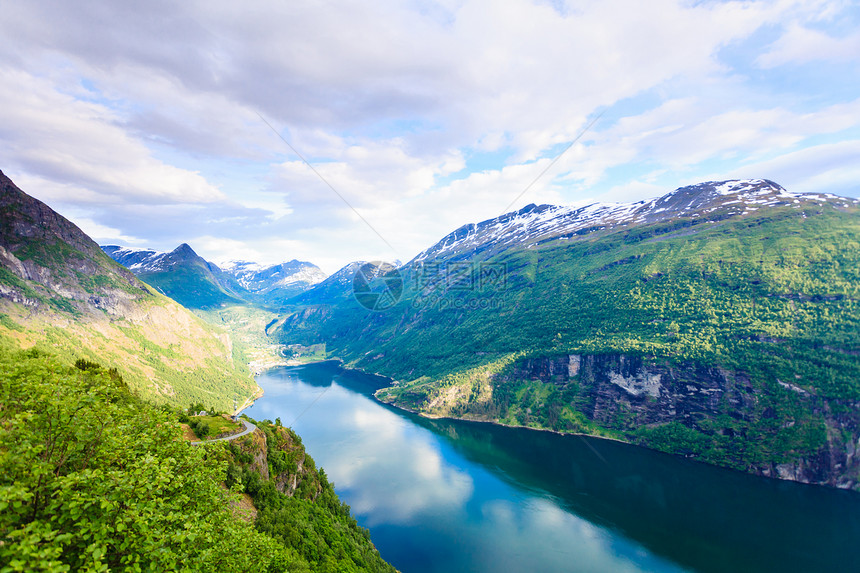 挪威斯堪的纳维亚从Flydalsjuvet的角度看Geirangerfjorden的美丽景象从Flydasjuvet的角度看挪威图片