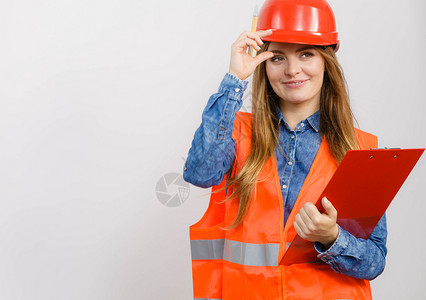 妇女建筑工人结构程师穿橙色背心红头盔有笔文件垫工业作安全室拍摄灰色女工程师建筑头盔测量员高清图片素材
