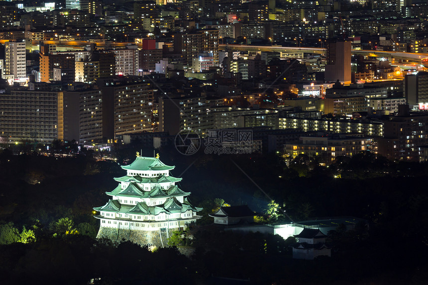 名古屋城堡与南宫市中心天线的空景象图片