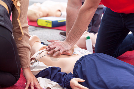 心肺复苏使用自动外部去纤颤器装置的CPR课程AED背景