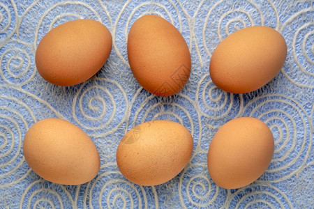 棕色鸡蛋日本纸顶视图螺旋案图片