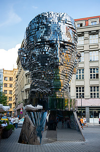 2018年月日布拉格弗朗兹卡夫领导人的循环雕像高清图片