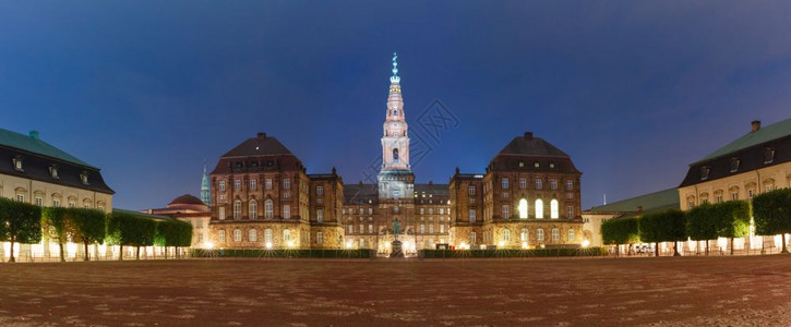 丹麦首都哥本哈根夜间议会所在地丹麦哥本哈根堡宫丹麦哥本哈根堡宫图片
