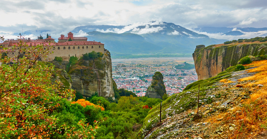 圣史蒂芬修道院在希腊梅特罗拉的岩石顶端景象图片