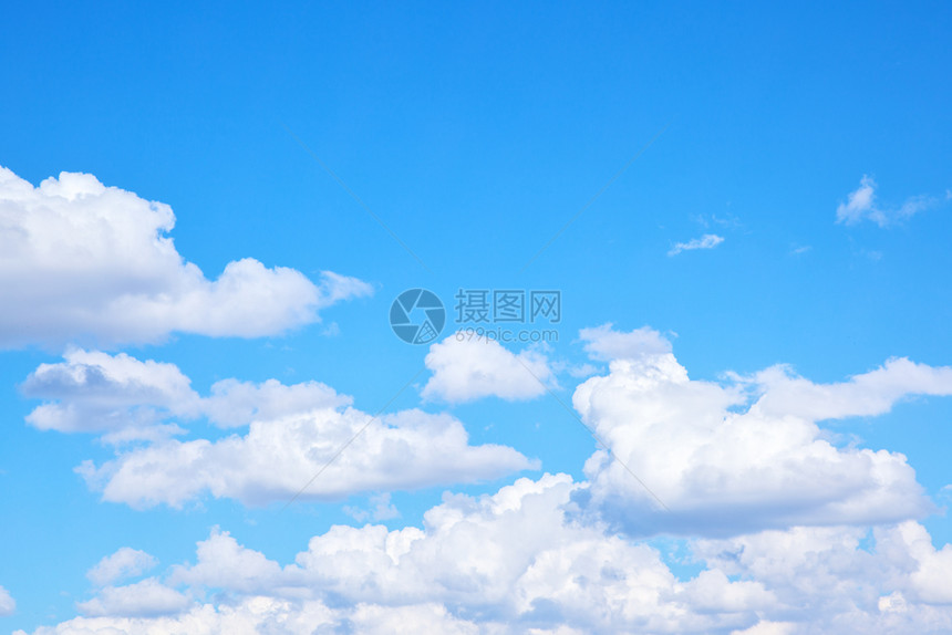 蓝色夏日天空云积背景图片